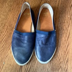 FRYE Melanie slip-on. Size 6.5.
